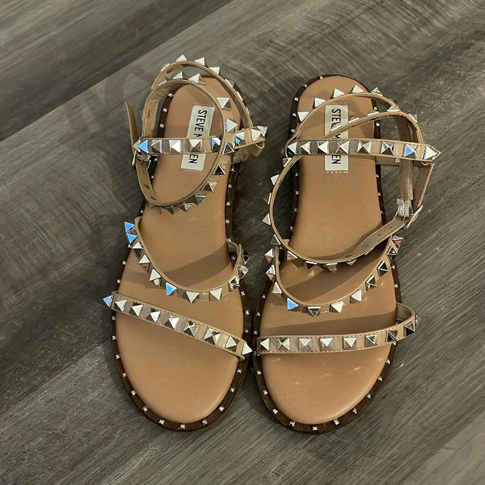 Steve Madden Travel Strappy Studded flat sandals